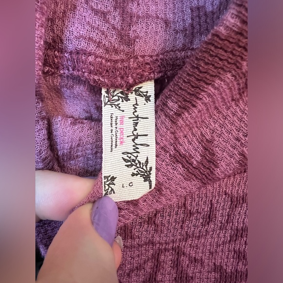 Free People Intimately Maroon Pink Turtleneck Size LARGE - Picture 3 of 3